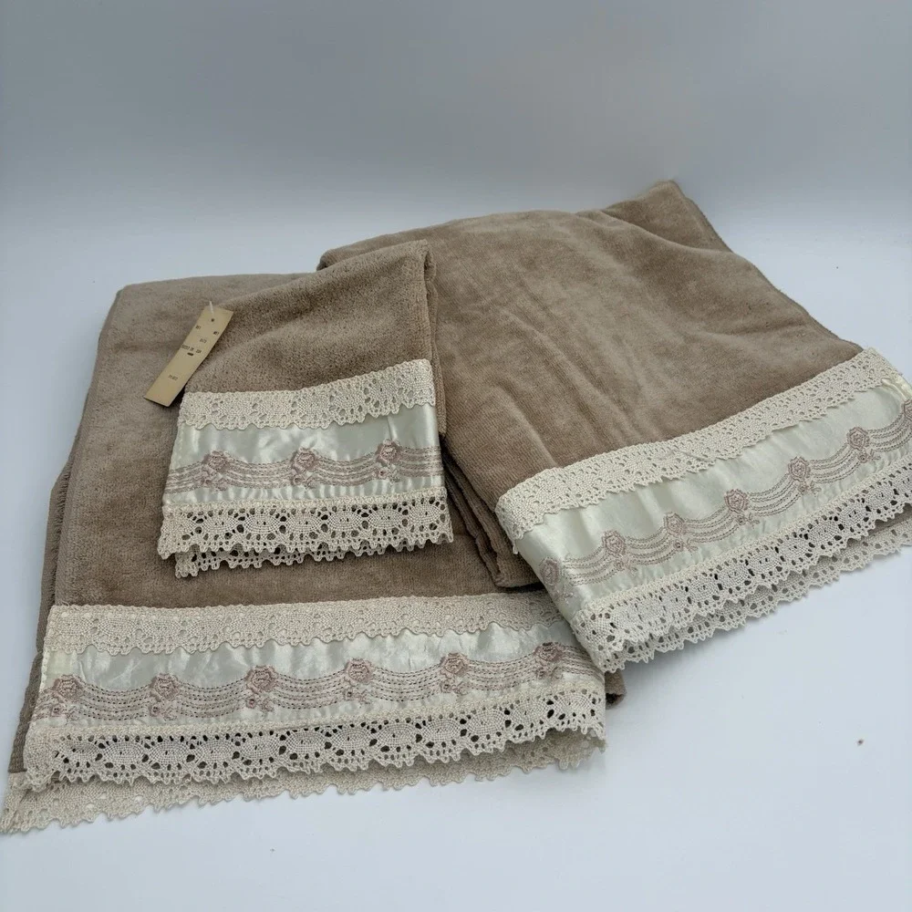 Vintage The Avanti‎ Look Tan/ Beige Towel 3 Pc Bath Washcloth Satin Lace Trim